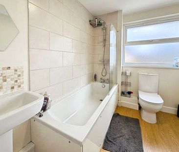 Fairview Avenue, Woking, Surrey, GU22 7NU - Photo 1