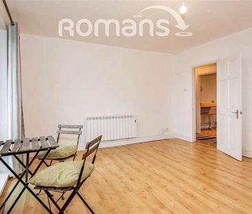 Sumner Court, Sumner Road, Farnham, Surrey, GU9 - Photo 2