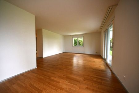 Schöne und grosszügige 3.5-ZWG im EG zu vermieten - Foto 3