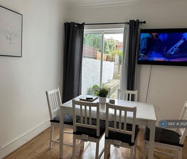 4 bedroom terraced house to rent - Photo 2