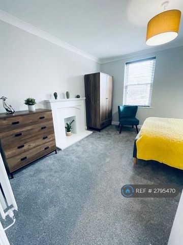 1 bedroom in a house share to rent - Photo 3