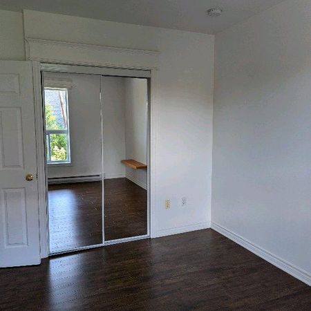 beau 4 1/2 à a louer - Photo 3