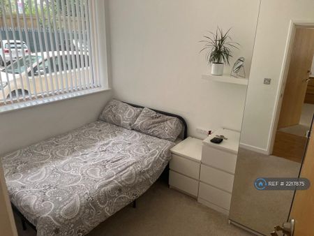 2 bedroom flat to rent - Photo 3