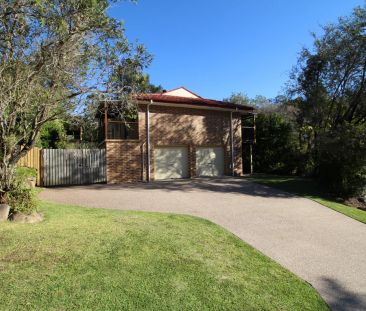 FULLY REFURBISHED, FAMILY HOME - Photo 3