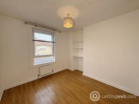 3 Bedroom Ground Flat to Rent - Photo 5