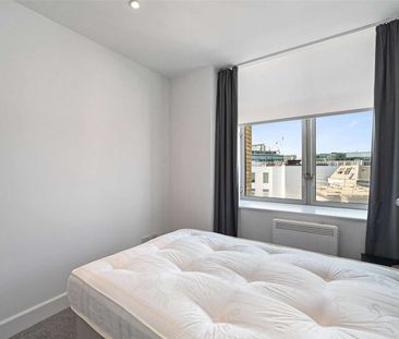 A newly refurbished two bedroom apartment in a convenient City loca... - Photo 5