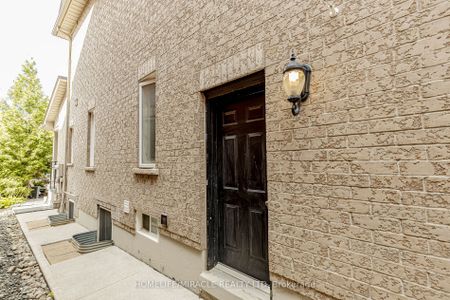 For Lease - 32 Masters Green Lower Crescent, Brampton, Ontario - Photo 4