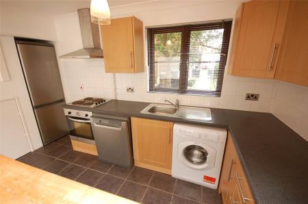 2 bedroom end of terrace house to rent - Photo 4