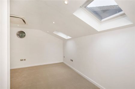 Bespoke and contemporary two bedroom detached property with parking and close proximity to Harrogate Town Centre. - Photo 2