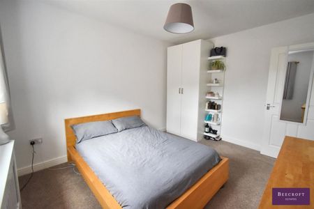 2 bed Flat - To Let - Photo 3