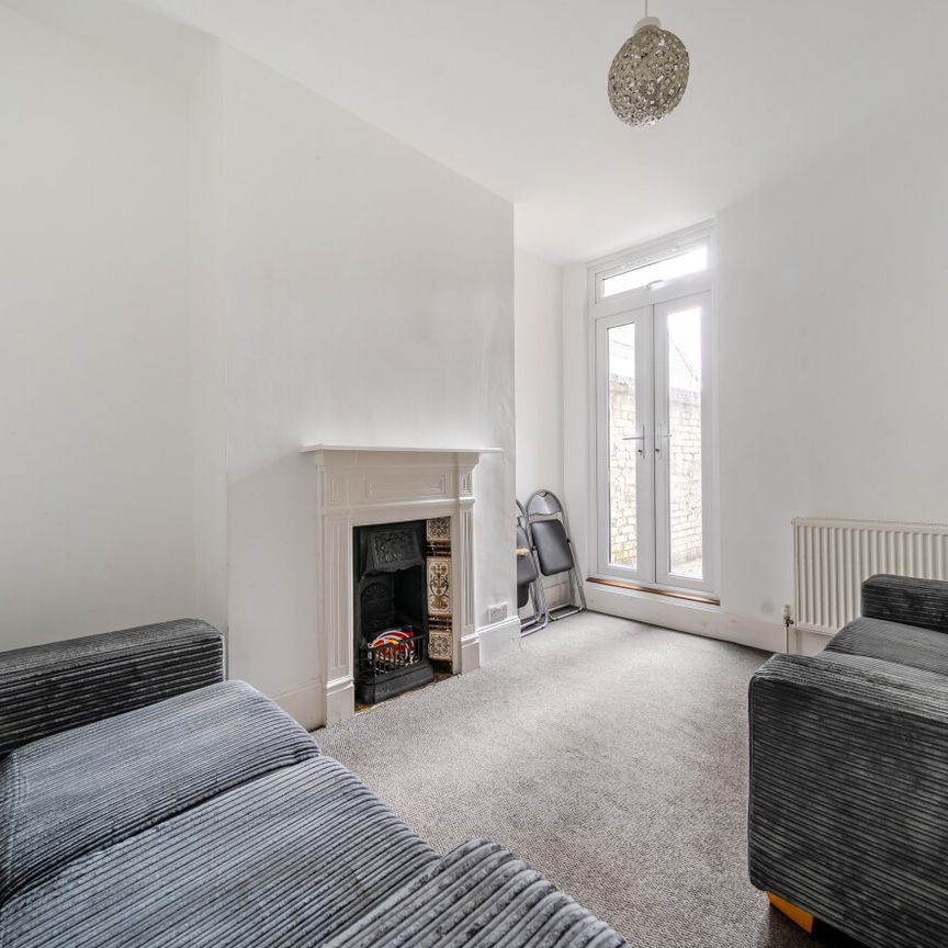 4 bedroom terraced house to rent - Photo 1