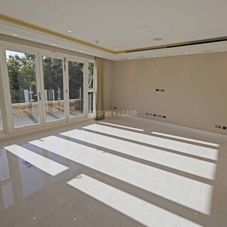 Residence Lodge, Camlet Way Hadley Wood EN4 - Photo 1