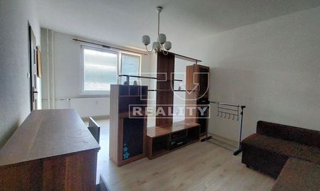 Na prenájom – priestranný 2-izbový byt, 68 m², Vráble - Photo 3