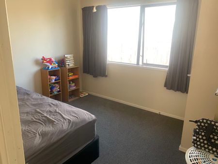 Two Bedroom - Next to Uni! Hillcrest - Photo 3