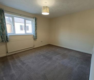 2 bedroom end of terrace house to rent - Photo 3