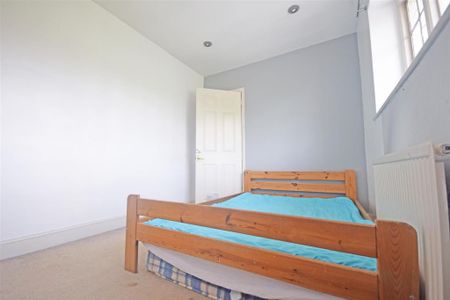 4 bedroom terraced house to rent - Photo 3