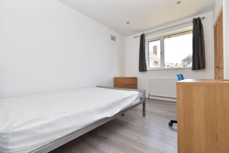 5 bedroom semi-detached house to rent - Photo 2