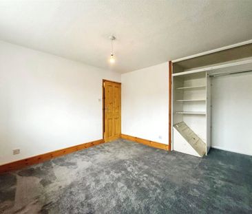 Freesia Drive, Bisley, Woking, Surrey, GU24 9HA - Photo 2