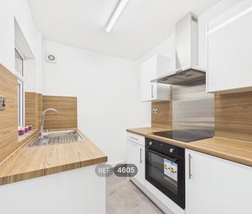 2 bedroom terraced house to rent - Photo 4