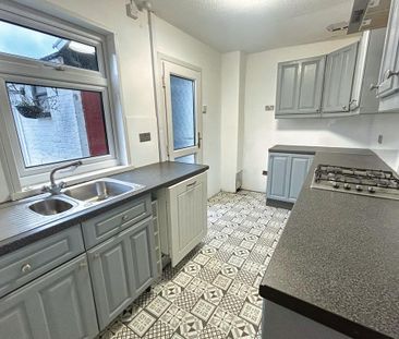 3 bedroom semi-detached house to rent - Photo 3