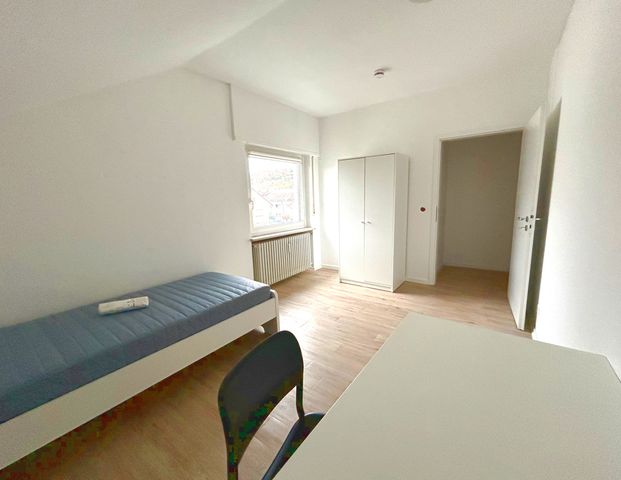 WG-Zimmer in renovierter Wohnung zu vermieten - Terminvereinbarung über WhatsApp +4915888645359 - Foto 1