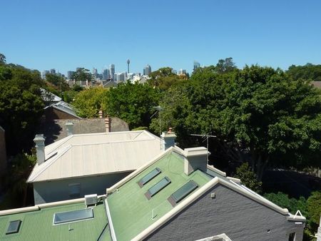 GORGEOUS STUDIO IN A GREAT LOCATION WITH PARKING! - Photo 2