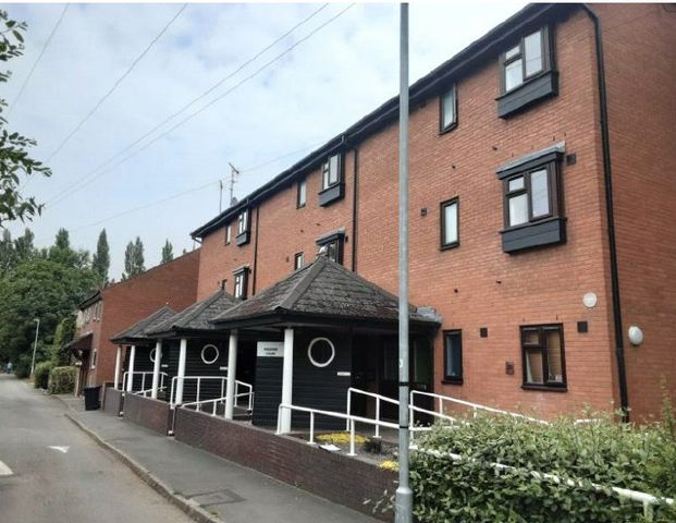 Meadow Road, Burton-upon-Trent, United Kingdom, DE14 1TD - Photo 1