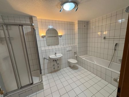 Große 3 Zimmerwohnung im 2.Obergeschoß in zentraler Lage von Wilhelmshaven - Photo 2