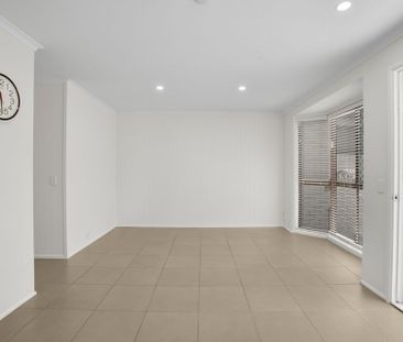 Relaxed Beachside Living in the Heart of Buddina! - Photo 3