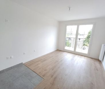location Appartement T2 DE 39.87m² À VILLIERS SUR MARNE - Photo 2