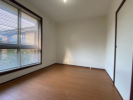 3/32 Grieve Parade, Altona VIC 3018 - Villa For Rent | Domain - Photo 3