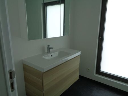 Recent duplex appartement op de 2e verdieping met autostaanplaats, ideaal gelegen in het centrum van Sterrebeek. - Photo 3