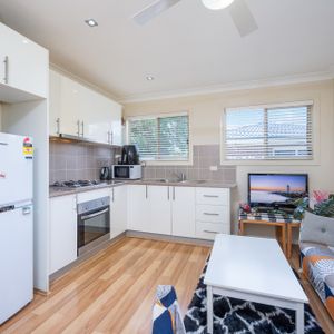 1 Bedroom Granny Flat with Modern Finishes&excl; - Photo 2