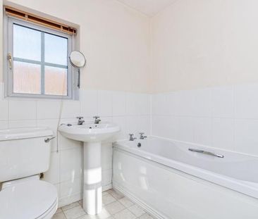 3 bedroom semi-detached house to rent - Photo 6