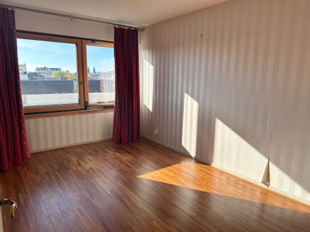 Spacieux T5 de 122 m² avec vue panoramique sur le Champ de Juillet - Photo 3