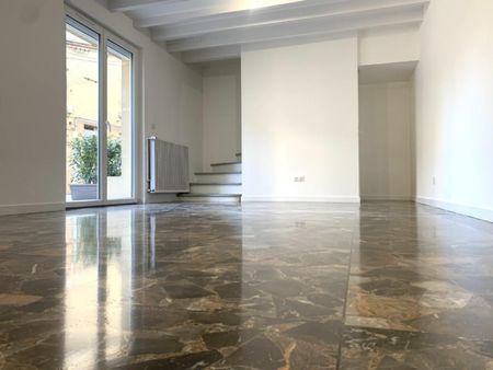 MAISON T5 A LOUER A ROANNE - BOULEVARD BARON DU MARAIS - Photo 2