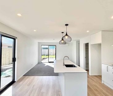 Brand new Lincoln Luxury - Photo 1