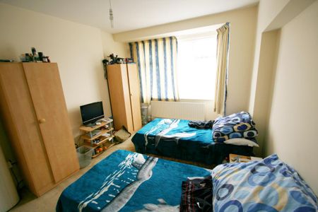 3 bedroom semi-detached house to rent - Photo 4