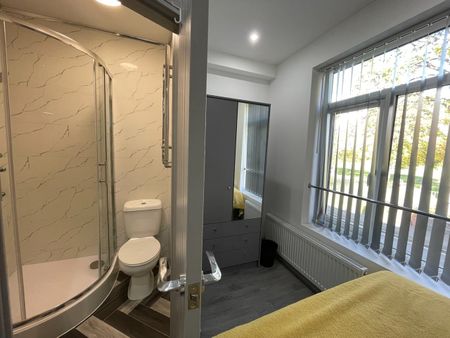 Room in a Shared House, High Street, B66 - Photo 4