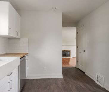 For Lease - 129 Major Mackenzie Drive, Richmond Hill, Ontario - Photo 4