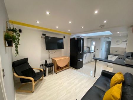 6 bedroom house to rent - Photo 2