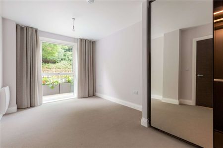 Two bedroom apartment in a unique landmark development at the edge of the Pantiles - Photo 2