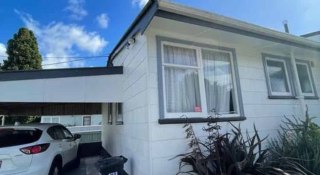 Sunny, Spacious 3-Bedroom Home near Trentham Park - Photo 5