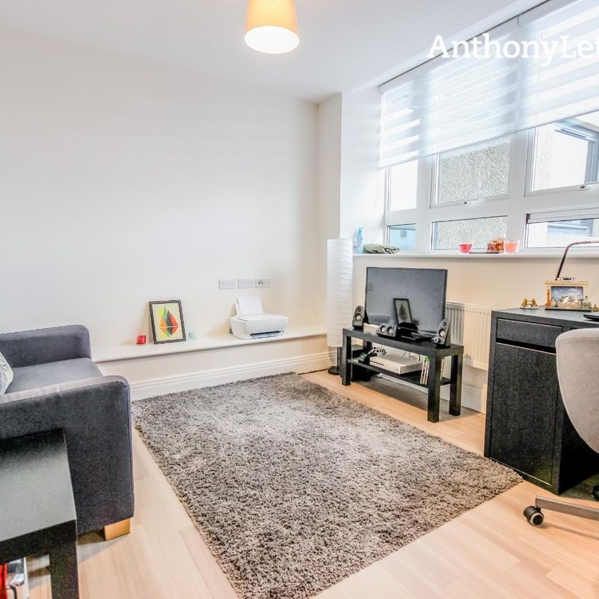 Skyline House, Swingate, Stevenage - Photo 1