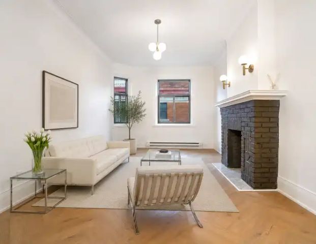4278 Sherbrooke O - Douek.ca | 4278 Sherbrooke St. West, Westmount - Photo 1