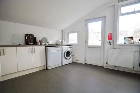 1 bedroom in a house share to rent - Photo 5