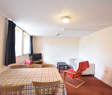 4 bedroom flat to rent - Photo 1