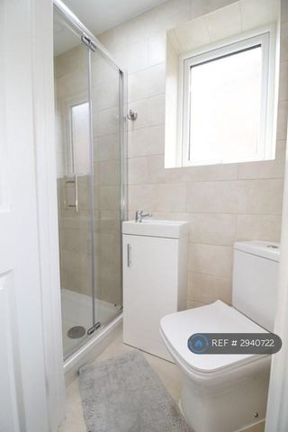 1 bedroom in a house share to rent - Photo 5