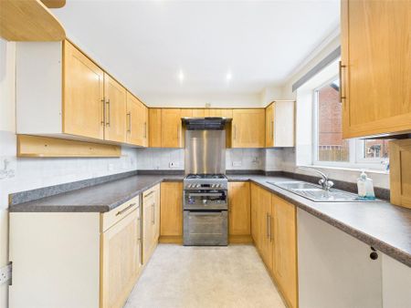 2 bedroom terraced house to rent - Photo 2