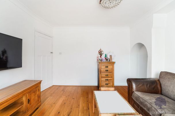 Oxford Close, Mitcham, CR4 - Photo 1